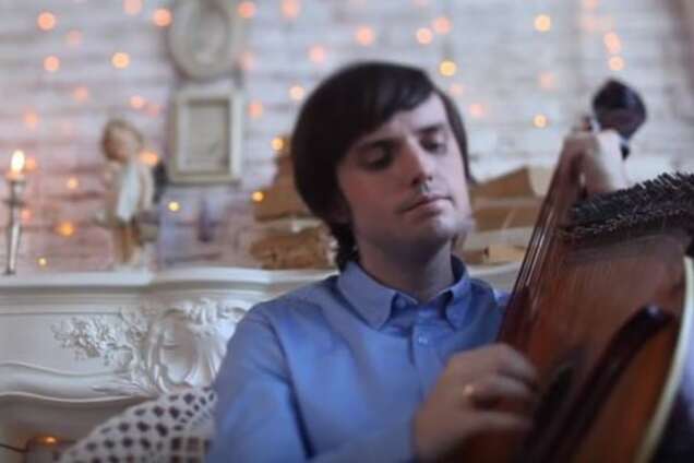 Jingle Bells на бандуре: кавер в исполнении одессита покоряет сеть