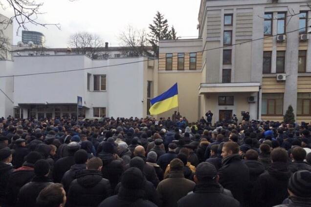 'Міліцейський майдан': більше тисячі правоохоронців пікетують будівлю МВС у Києві