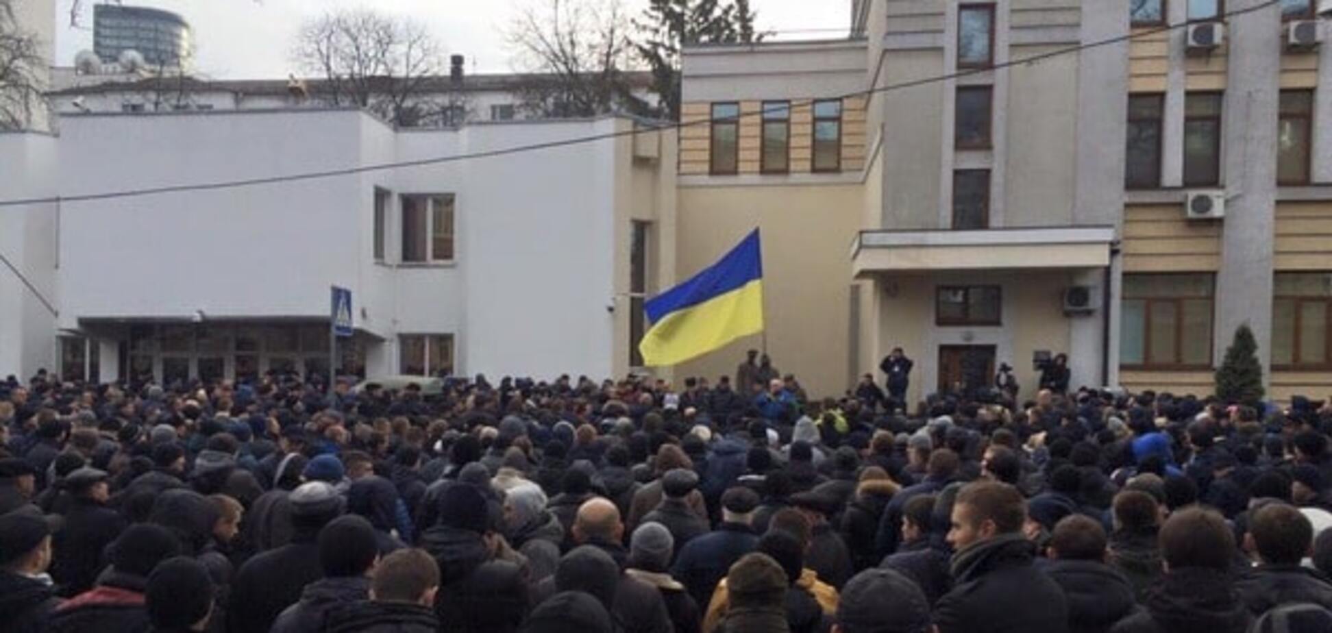 'Милицейский майдан': более тысячи правоохранителей пикетировали здание МВД в Киеве