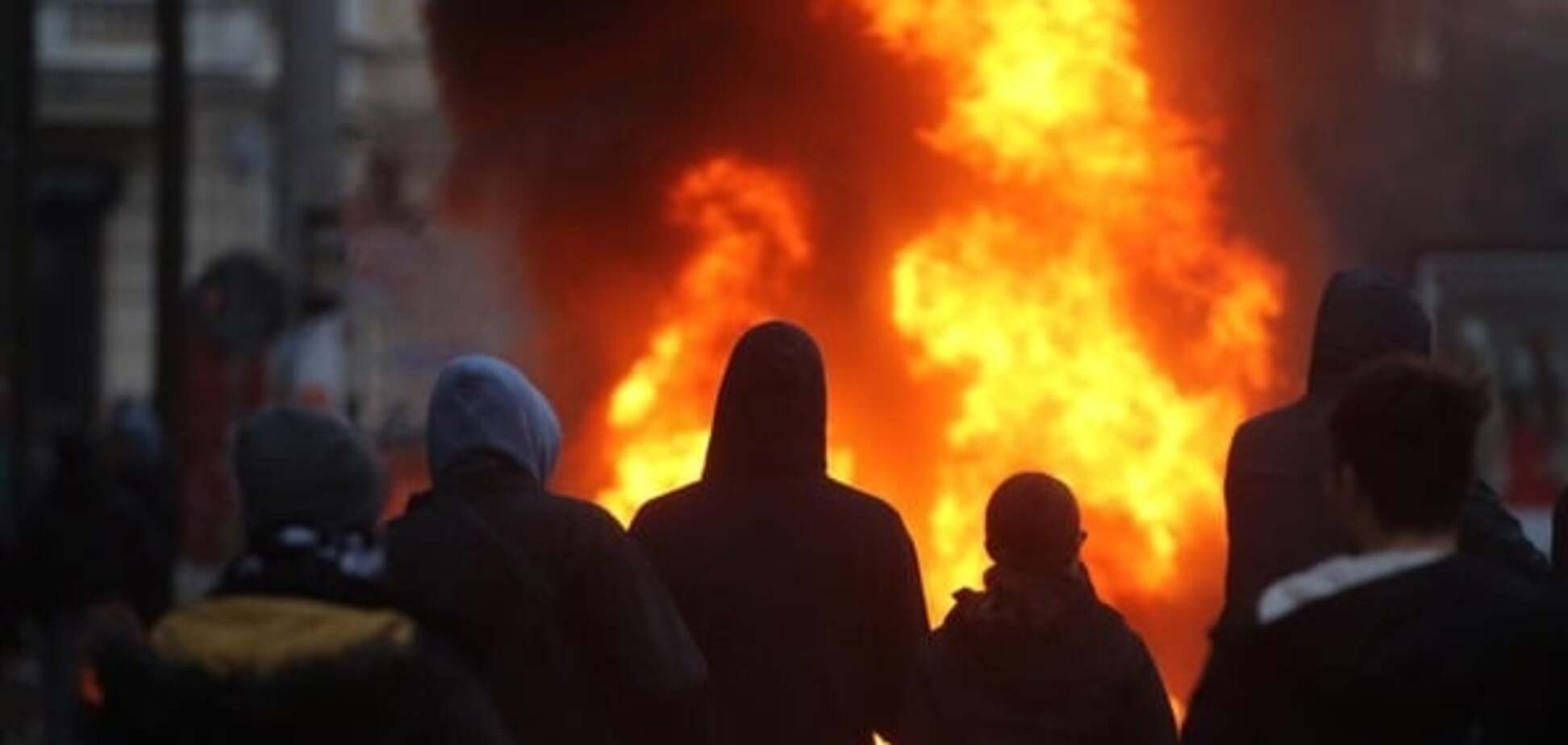 Лейпциг в огне: в городе столкнулись неонацисты и антинацисты