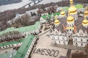 У Києво-Печерській лаврі провели ювілейний флешмоб: опубліковано відео