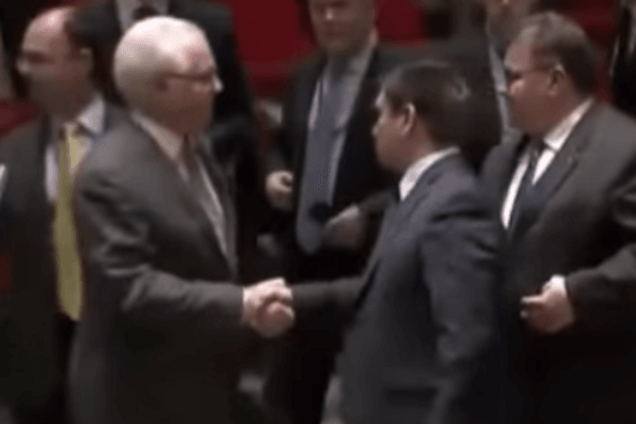 Дипломат объяснил, почему Климкин пожал руку Чуркину