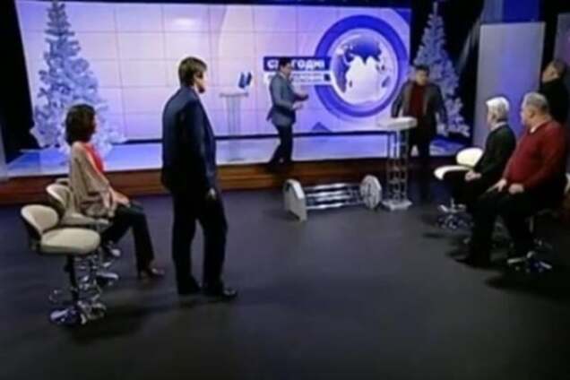 Министр в гневе: Авакову припомнили летевший в Калашникова пюпитр