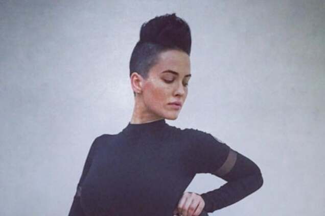 Даша Астафьева показала мастер-класс по йоге: удивительная растяжка