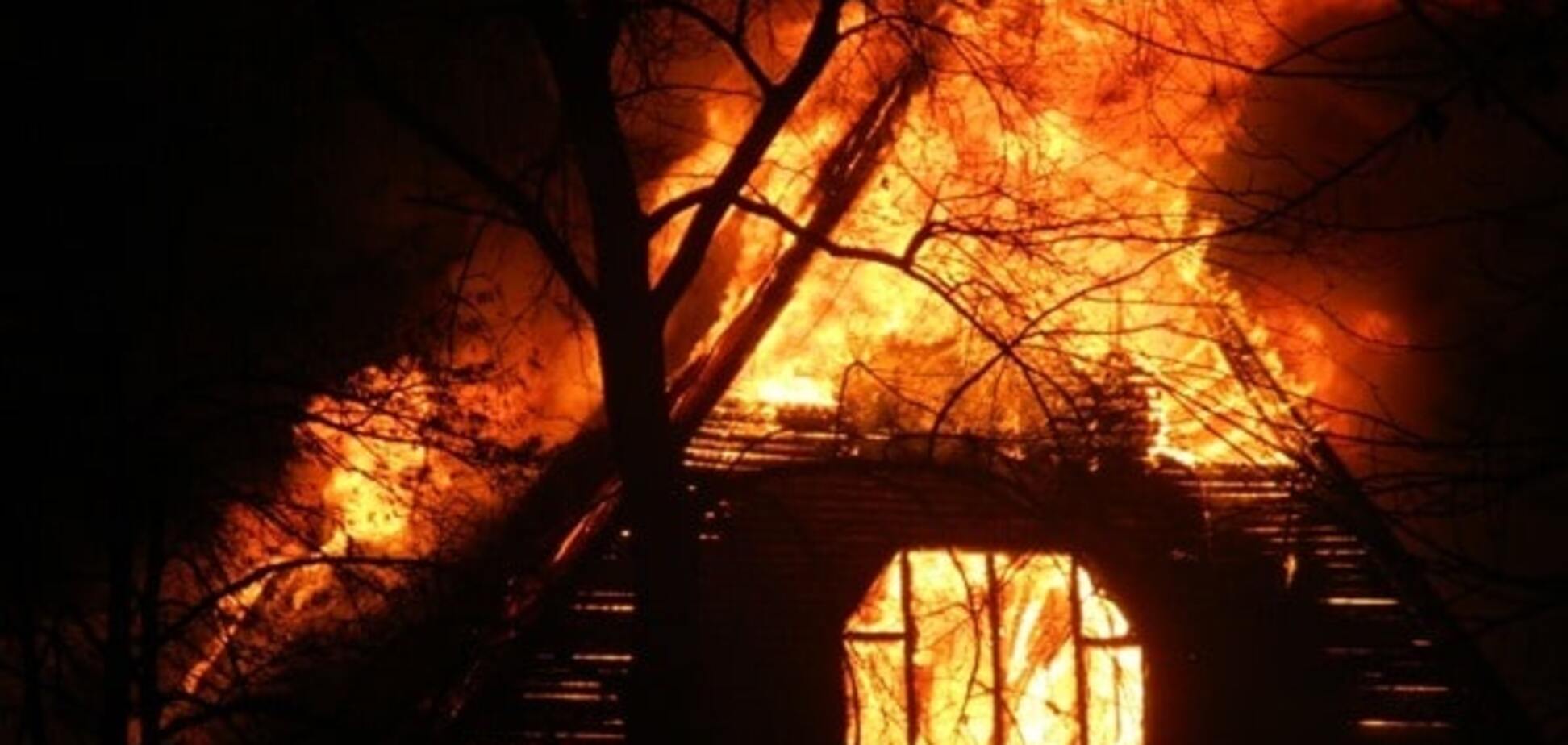 В Киеве дотла сгорел ресторан: все подробности, фото, видео