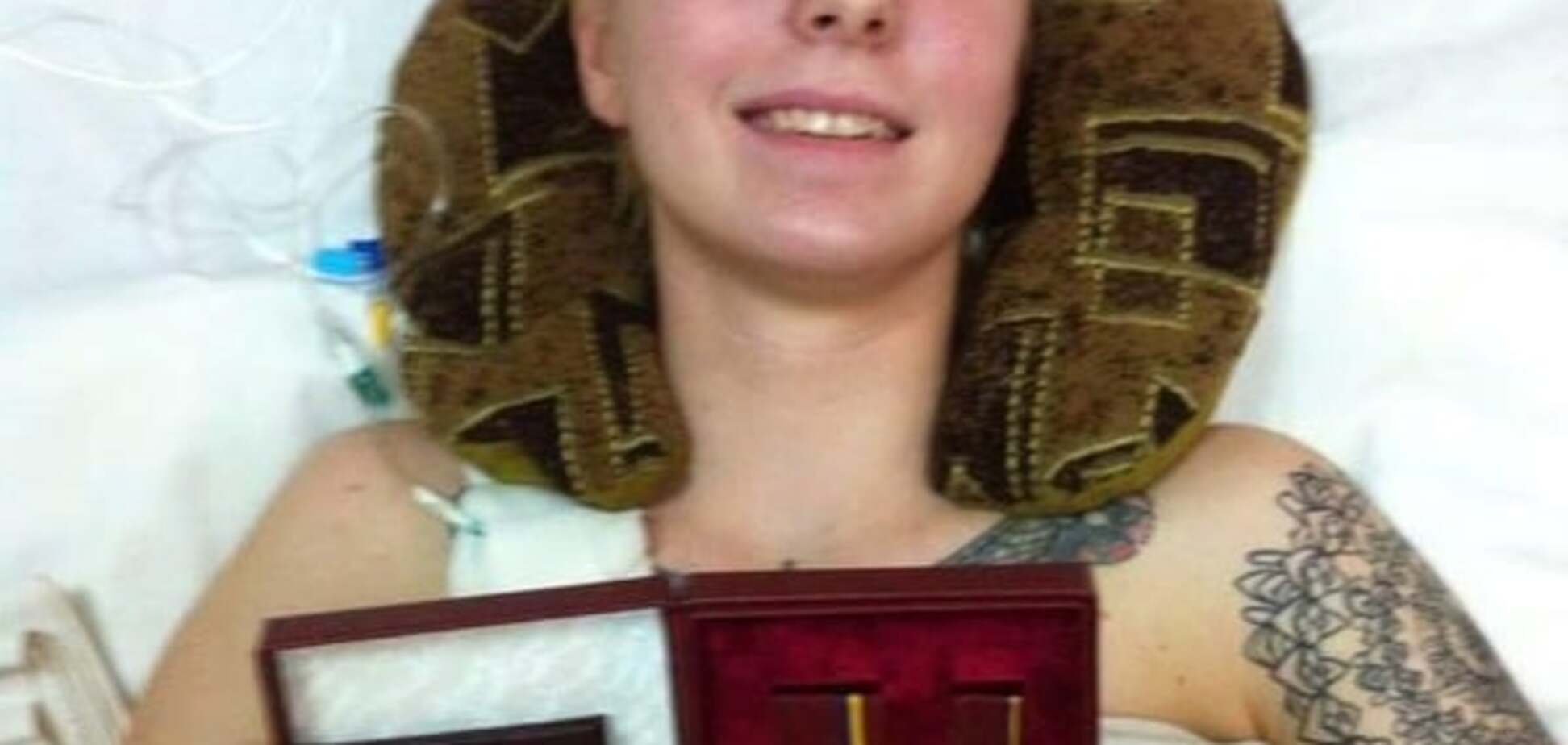 Это почетно: попавшая в ДТП волонтер получила награду от Президента