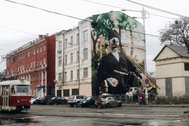 В Киеве на здании полиции появился мурал: фотофакт