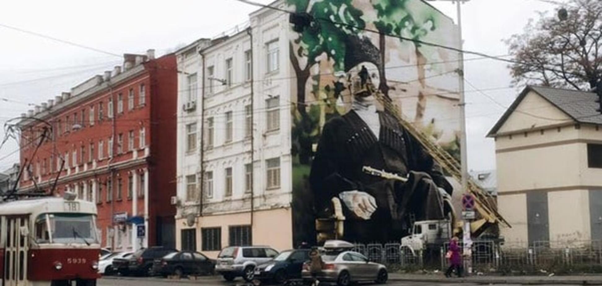 У Києві на будівлі поліції з'явився мурал: фотофакт