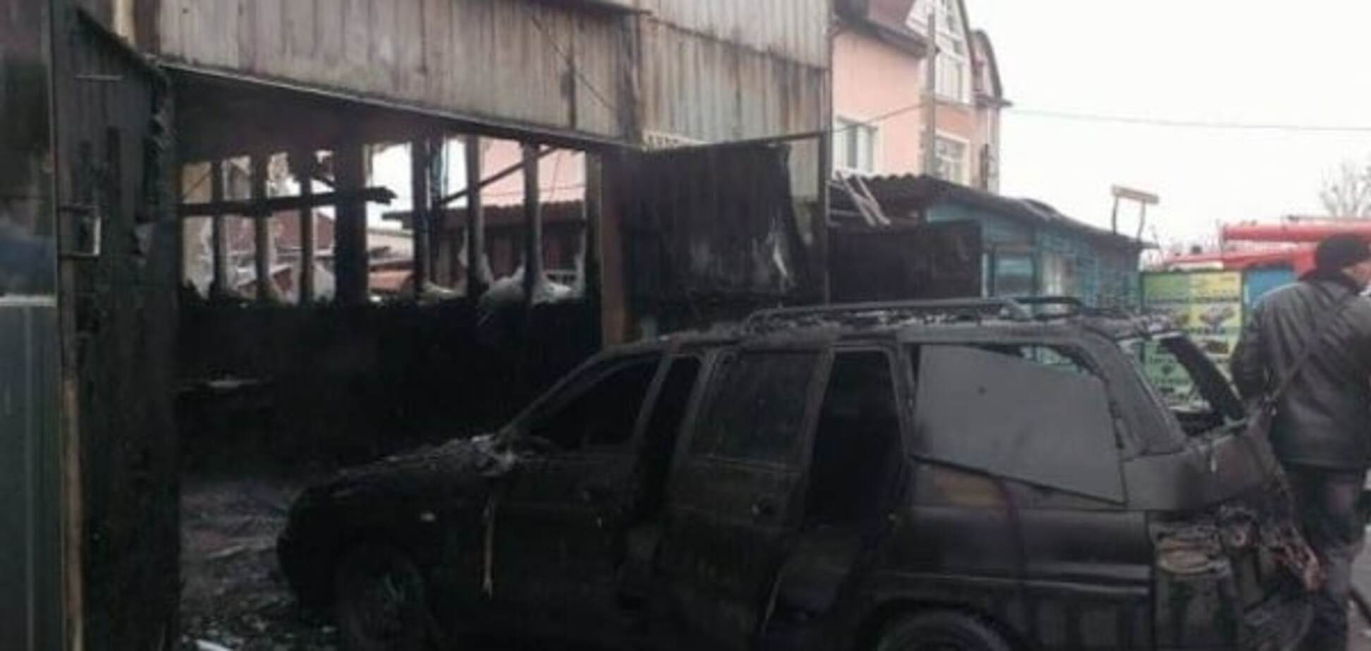 Во время пожара на СТО в Киеве сгорели 9 автомобилей - СМИ