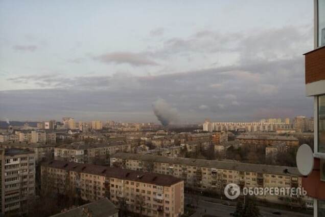 В Киеве засняли мощный пожар в промзоне: видео и фотофакт