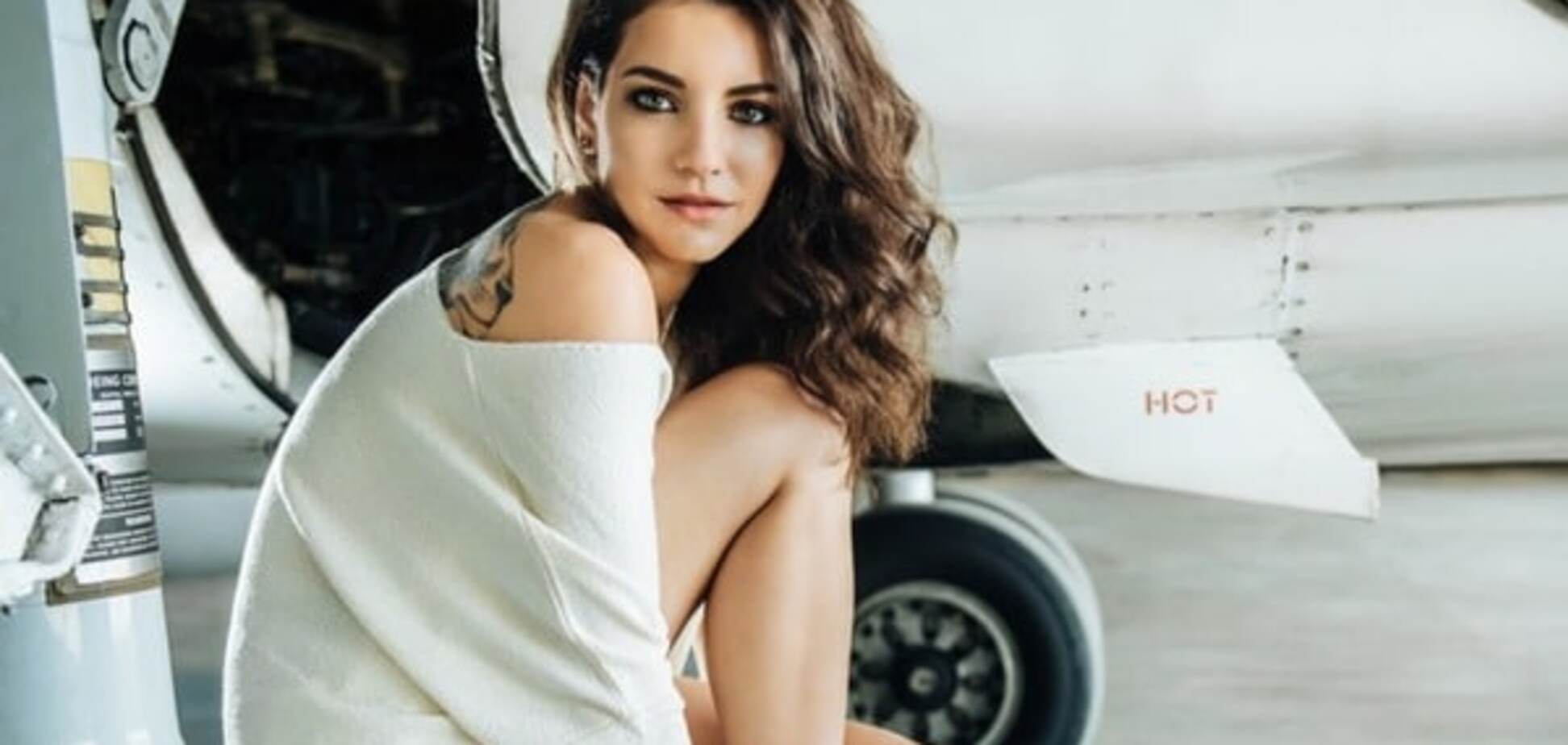 Латвийские стюардессы снялись без формы для горячего календаря