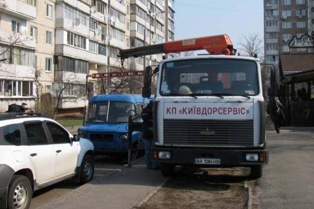 С глаз долой: 'Киевдорсервис' отчитался об очистке столицы от брошенных авто