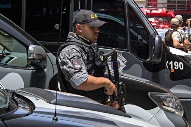 Захват заложников: в Бразилии бандиты захватили десятки людей, есть раненые