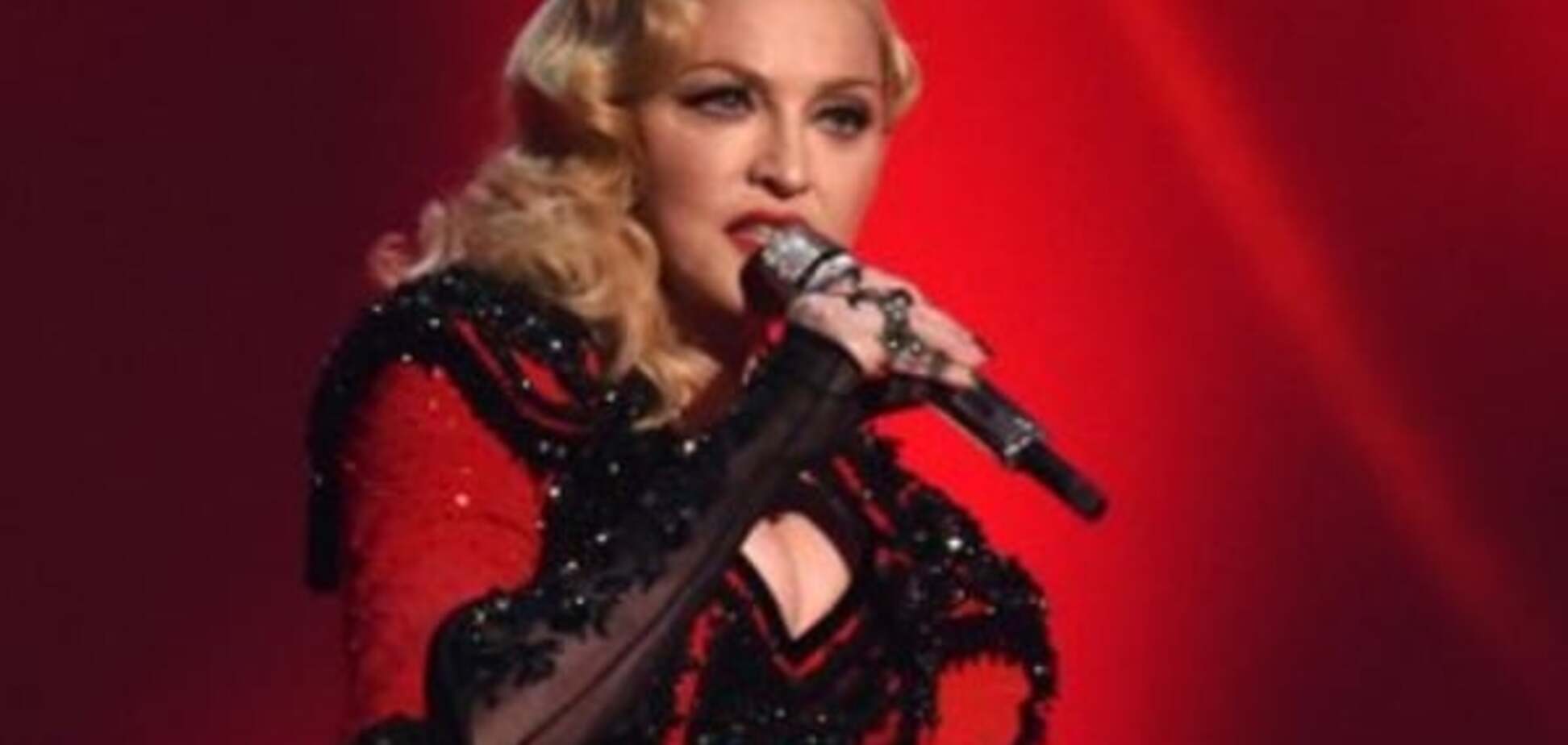 Мадонна 'обложила матами' поклонников в Англии