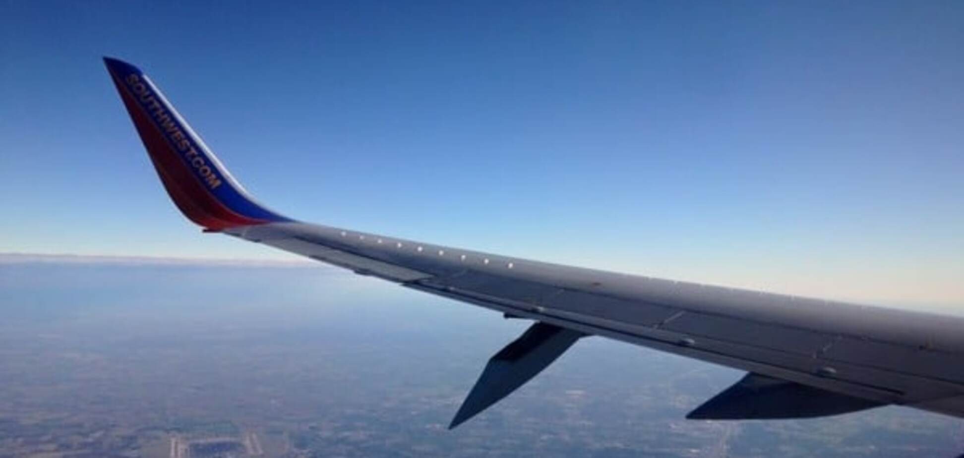 В США у самолета во время полета отвалилась часть крыла: опубликованы фото