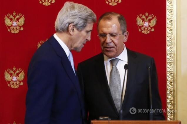 Лавров дал 'взятку' Керри Дедом Морозом