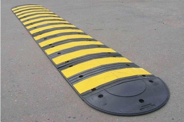 Водитель, не гони: по Киеву установят сотни 'лежачих полицейских'