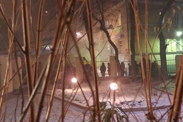 В Москве загорелось здание суда: люди спасались через окна. Фоторепортаж