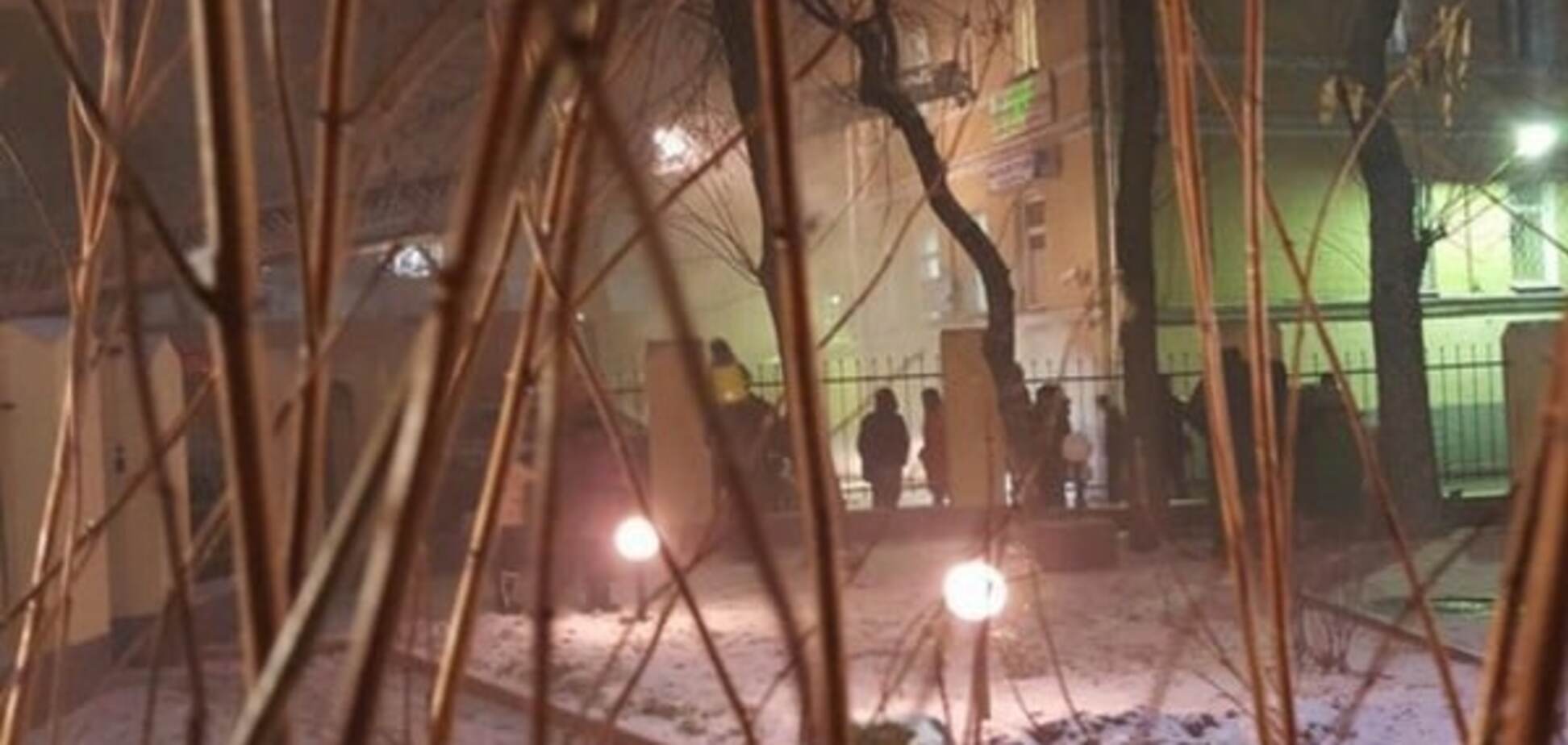 В Москве загорелось здание суда: люди спасались через окна. Фоторепортаж