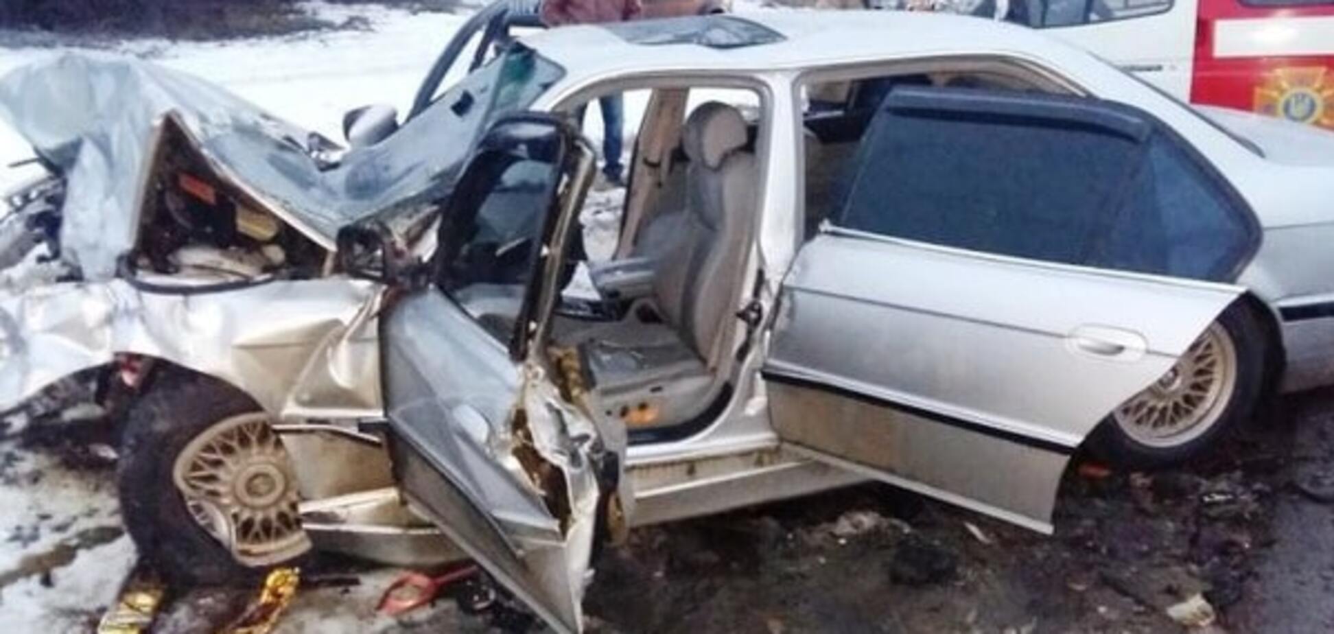 Жестокая цена обгона: опубликованы фото одного дня войны на дорогах