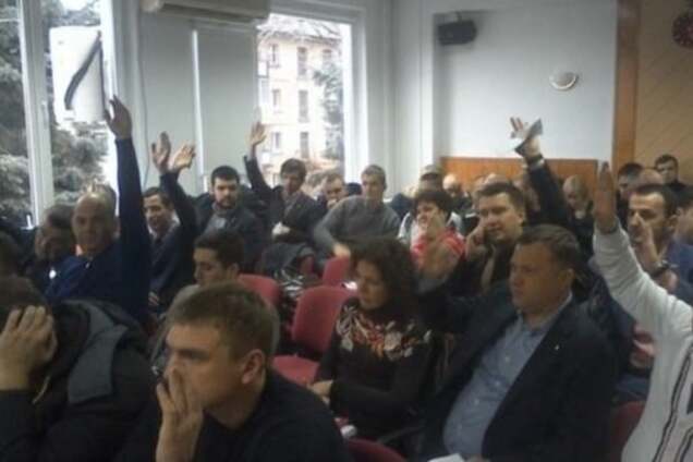 'Владу геть': черкасские депутаты потребовали отставки правительства Яценюка