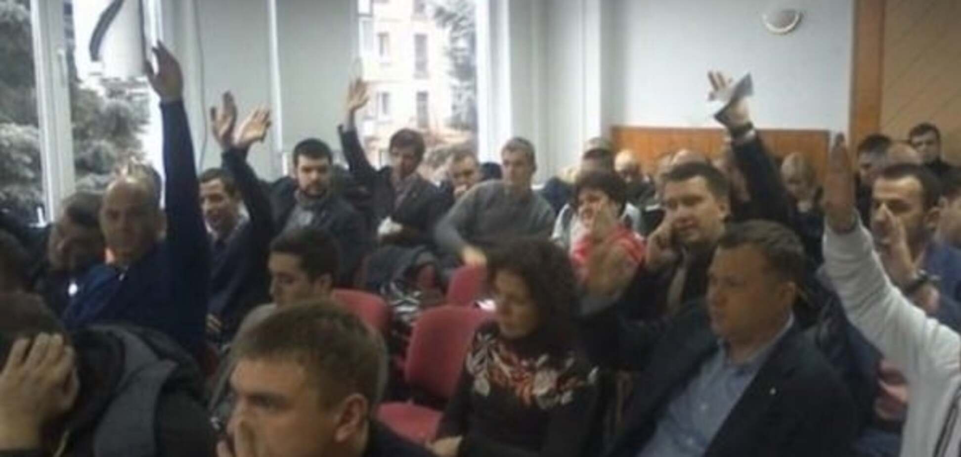 'Владу геть': черкасские депутаты потребовали отставки правительства Яценюка