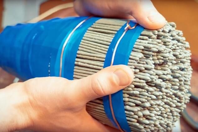 Что будет, если одновременно поджечь 1000 бенгальских огней: впечатляющее видео