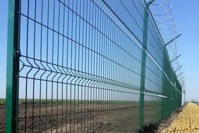 'Стіна' на кордоні з Росією: Яценюк вирішив ставити пластикові стовпчики по 10 тисяч за штуку