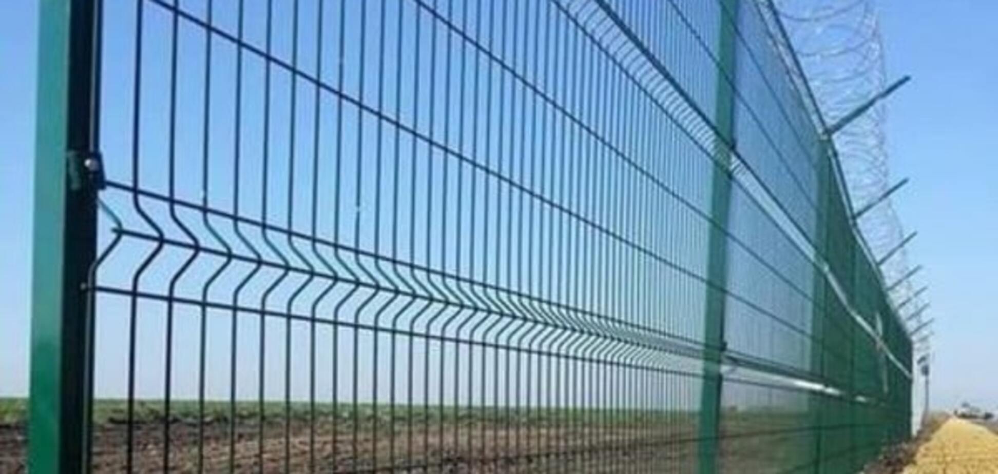 'Стена' на границе с Россией: Яценюк решил ставить пластиковые столбики по 10 тысяч за штуку