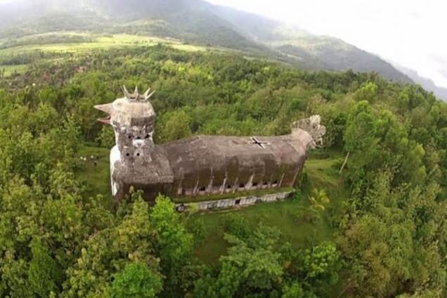 Церковь-курица: в лесах Индонезии расположена самая необычная святыня в мире