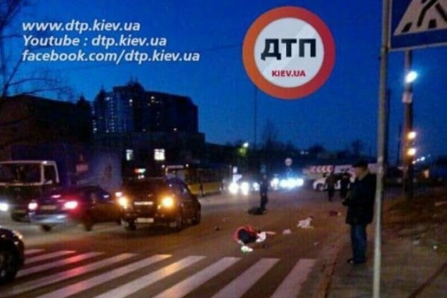 В Киеве водитель кроссовера сбил людей на переходе