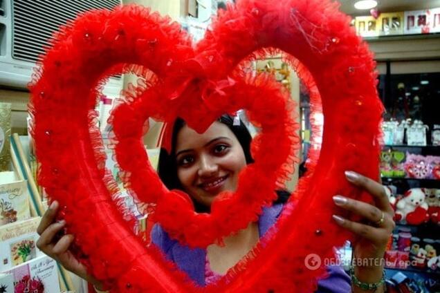 Бриллиантов не надо: психологи рассказали, как выбрать идеальный подарок