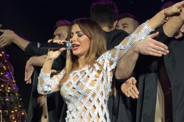 Лорак в дырявом платье носили на руках в Москве