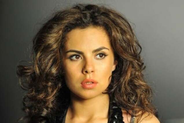 Настя Каменских вышла в свет в платье из фольги