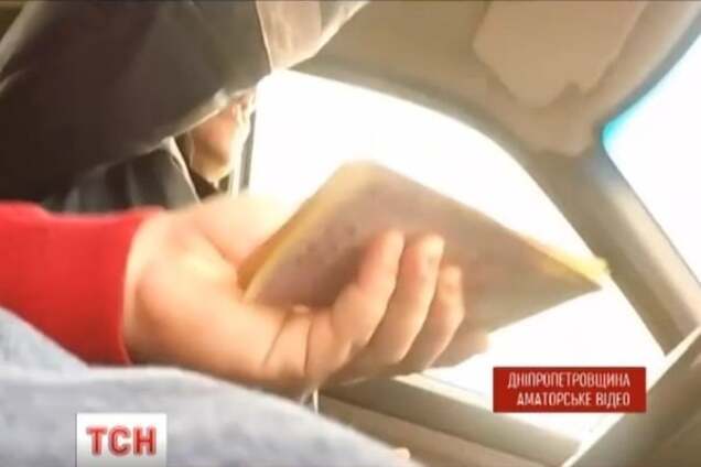 В Никополе полицейские за взятку отпустили пьяного водителя