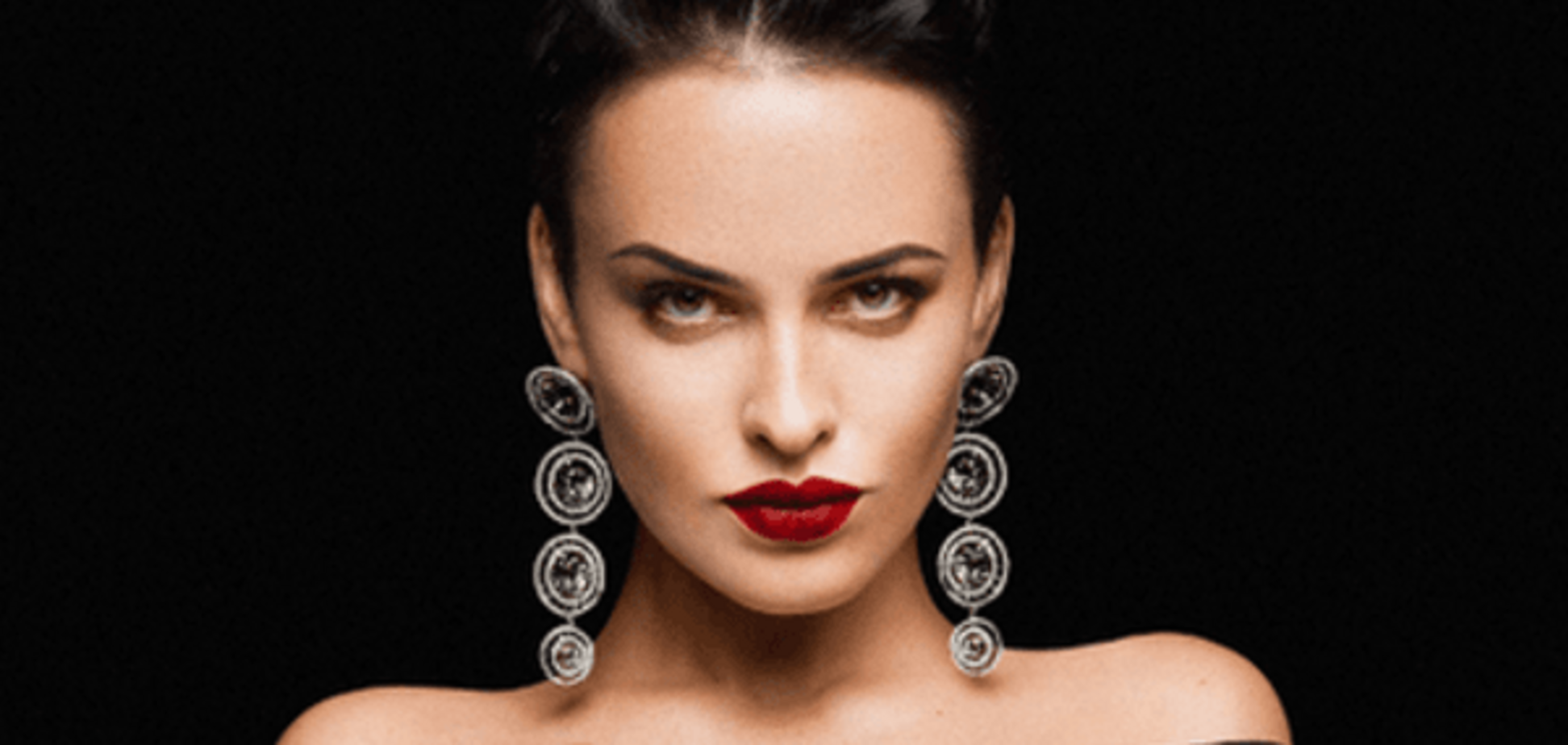 Обнаженная Астафьева прикрылась испуганной совой: фотофакт