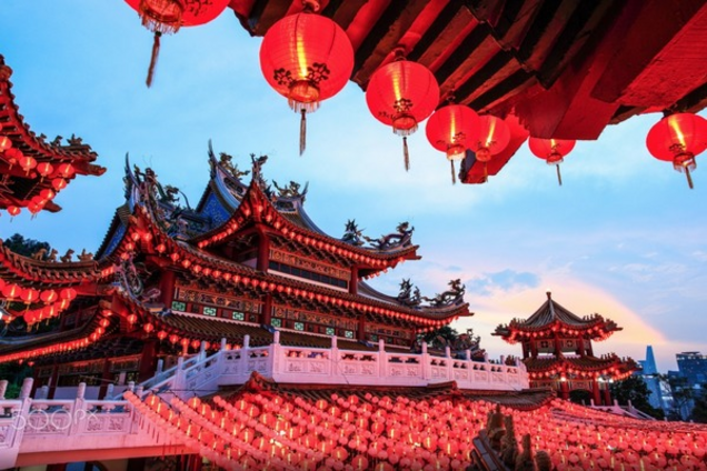 20 городов мира, которые сказочно украсили к празднику