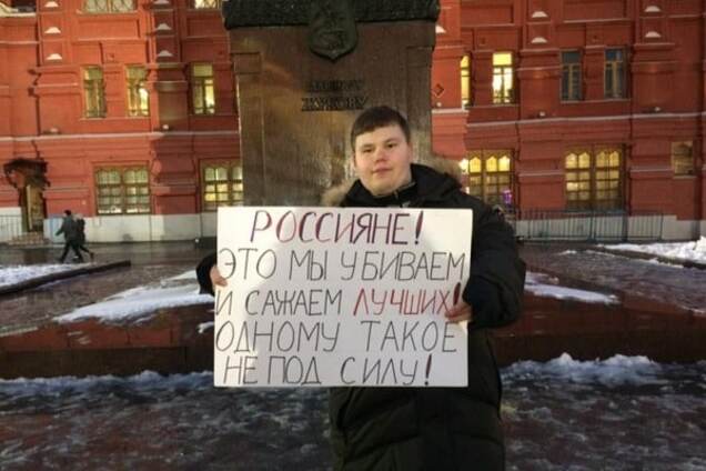 Вы бомбите, а пенсий мы подождем: в Москве прошли антипутинские пикеты