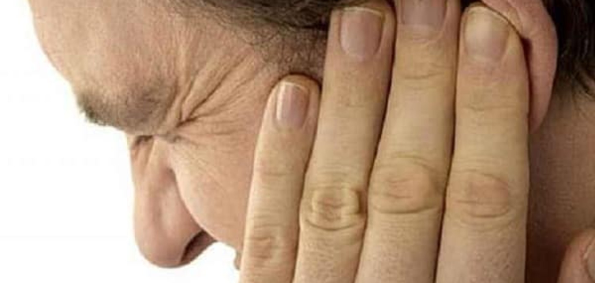 Конкурент Тайсона: в Херсоне после сессии горсовета депутат откусил ухо активисту. Фотофакт