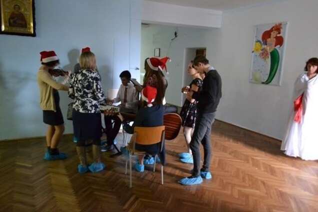 К больным раком детям из Львова пришел свой Николай: опубликованы фото