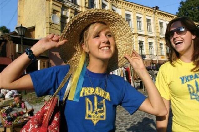 Более 80% молодежи гордится тем, что они - украинцы