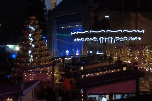 Кличко и первая леди Украины открыли главную елку страны