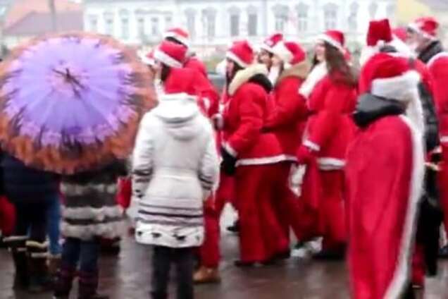 Праздничное настроение: сотни Николайчиков прошлись по улицам Ужгорода. Видеофакт