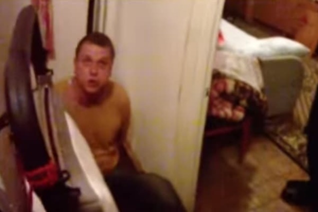 В Киеве полиция задержала пьяного СБУшника, избивавшего свою тещу: опубликовано видео