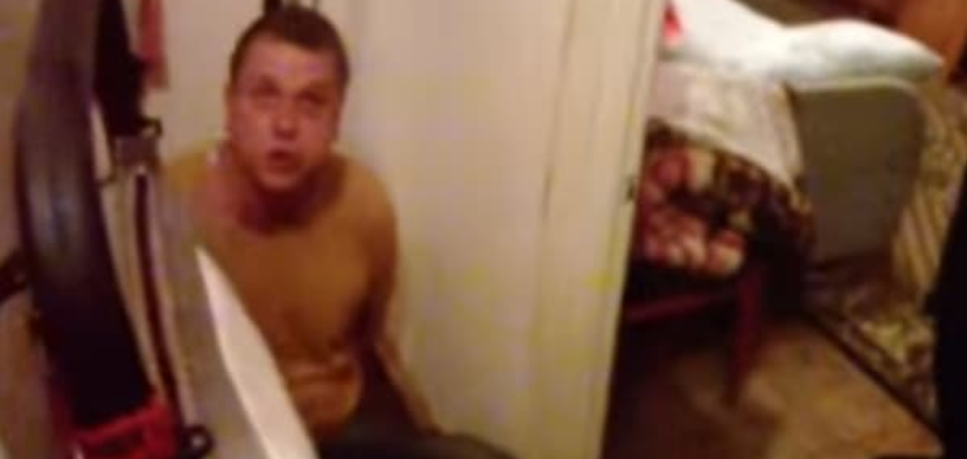 В Киеве полиция задержала пьяного СБУшника, избивавшего свою тещу: опубликовано видео