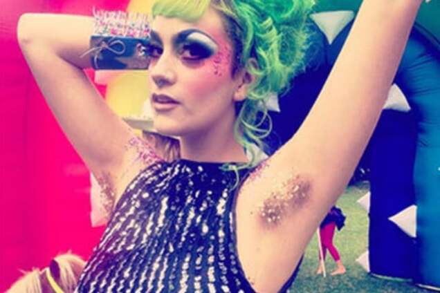 волосатые подмышки Волосатые подмышки : небритый подмышки стали модным хитом - Instagram, glitterpits, спортсменки, модели, артистки, японские мужчины | Обозреватель | OBOZ.UA