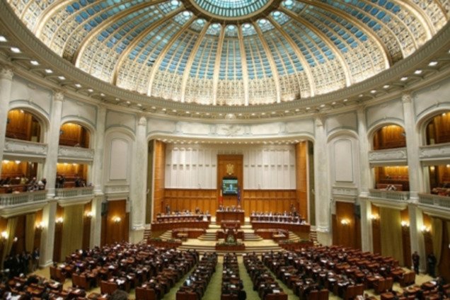 В Румынии парламент одобрил арест двух депутатов-коррупционеров