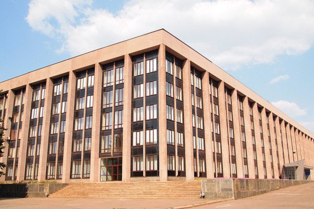 Экстренная эвакуация: в Кривом Роге неизвестный хотел подорвать горсовет