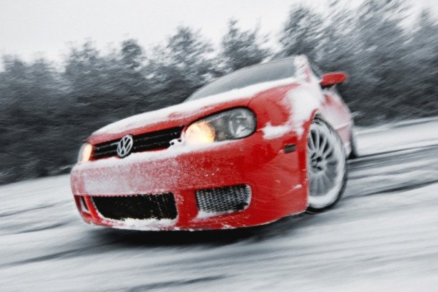 Голову кружит снег: что делать водителю при заносе на льду