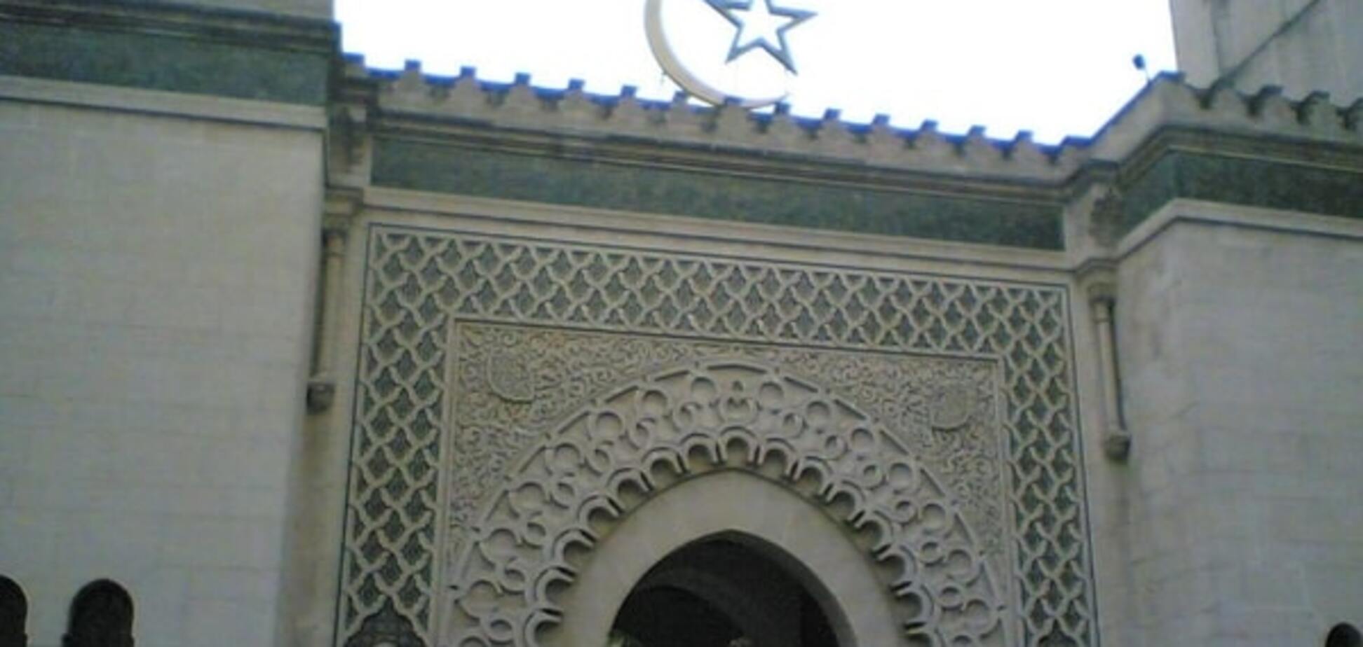 Теракты в Париже: во Франции 'забанили' три мечети